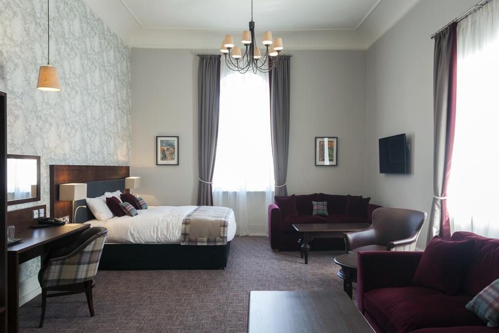 The White Hart Hotel Wetherspoon Окхемптон Экстерьер фото