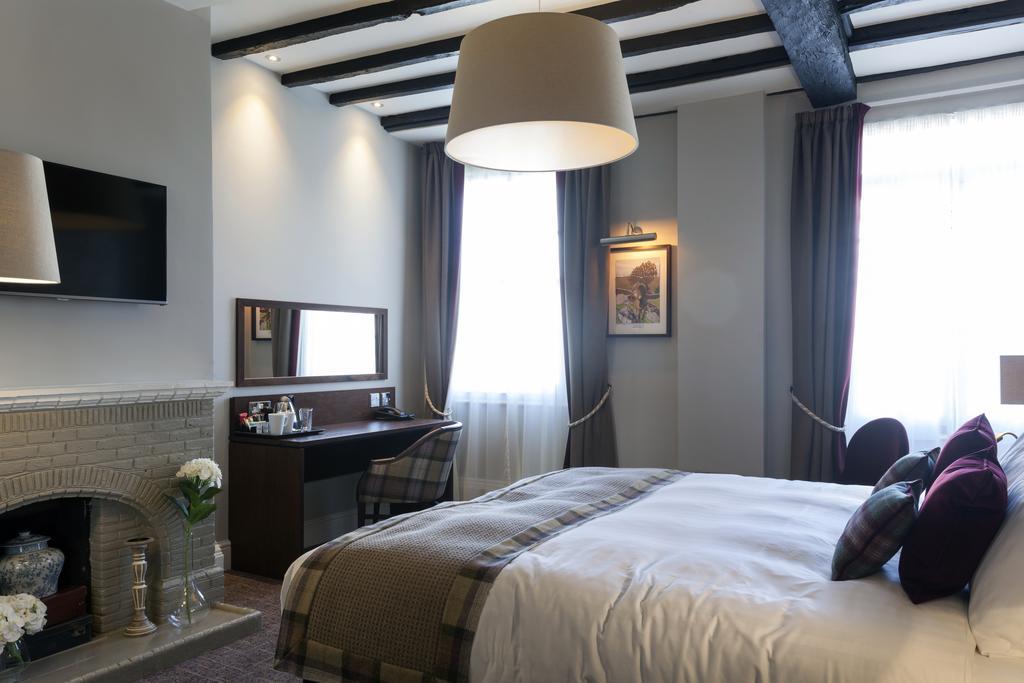 The White Hart Hotel Wetherspoon Окхемптон Экстерьер фото