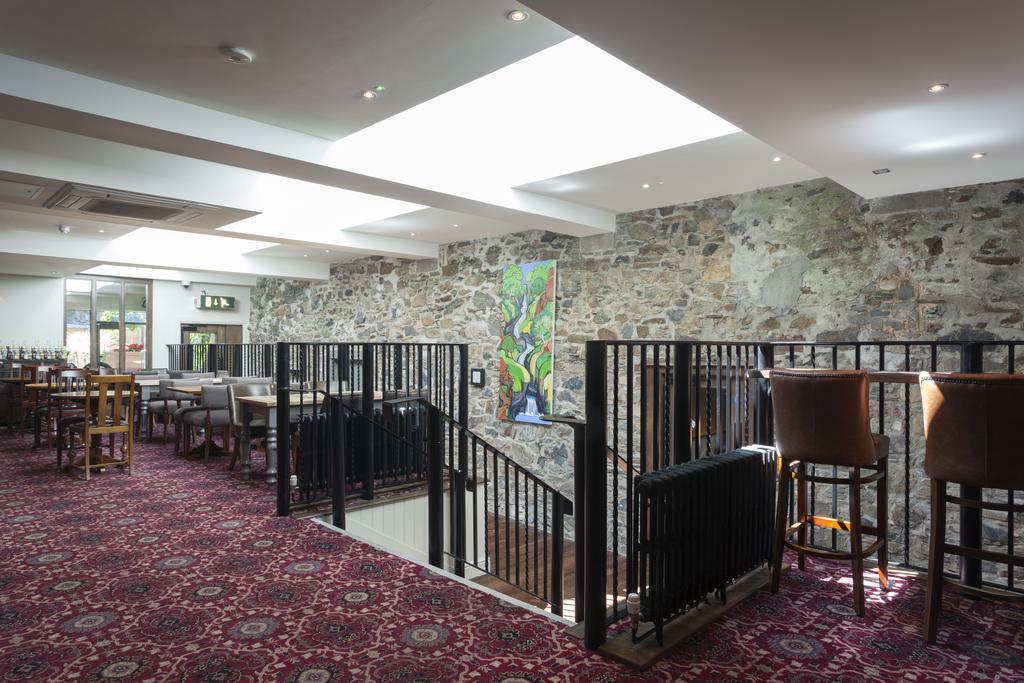 The White Hart Hotel Wetherspoon Окхемптон Экстерьер фото