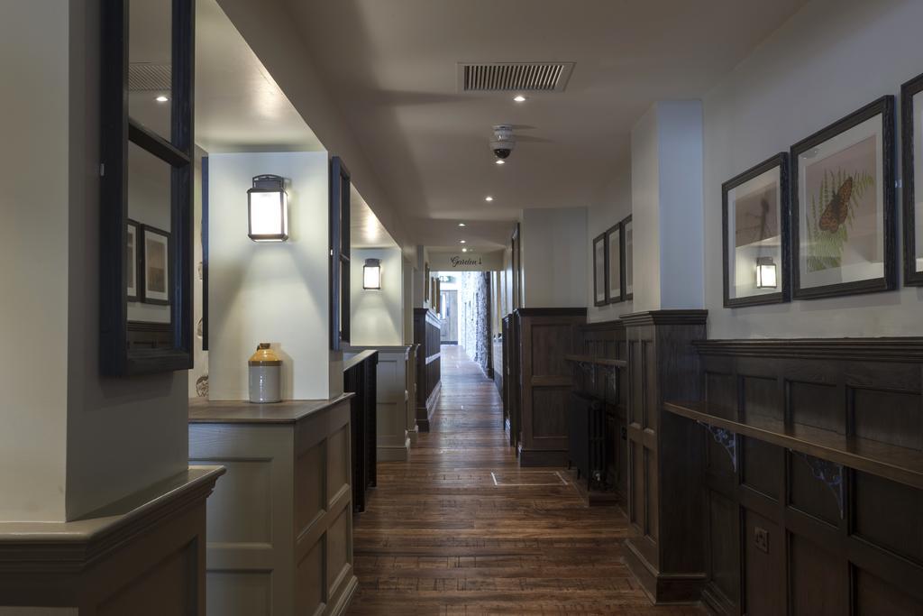 The White Hart Hotel Wetherspoon Окхемптон Экстерьер фото
