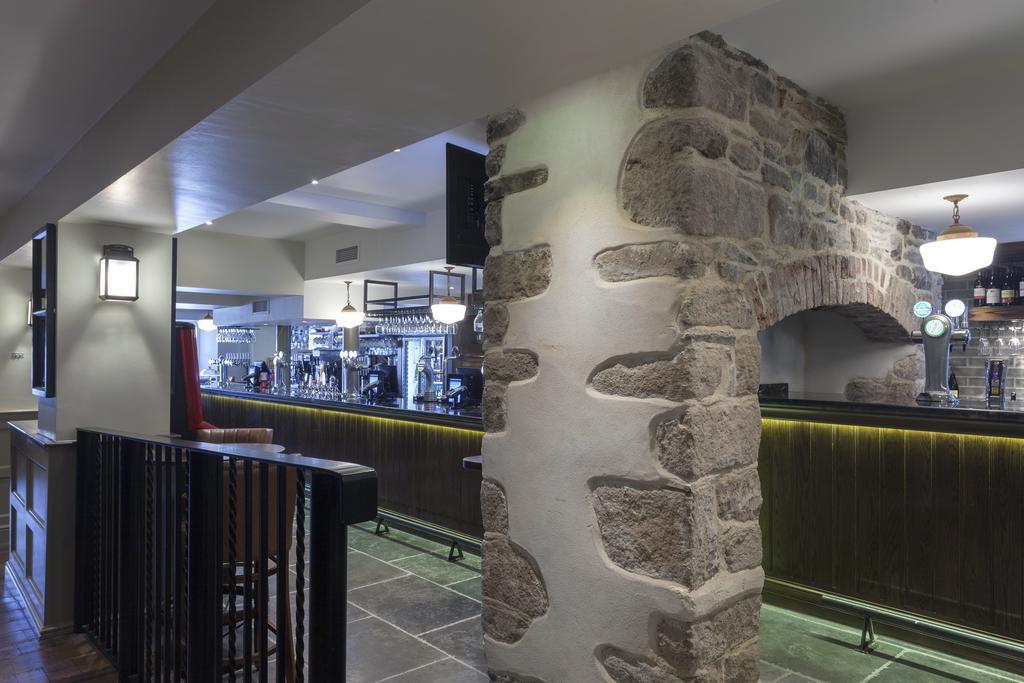 The White Hart Hotel Wetherspoon Окхемптон Экстерьер фото